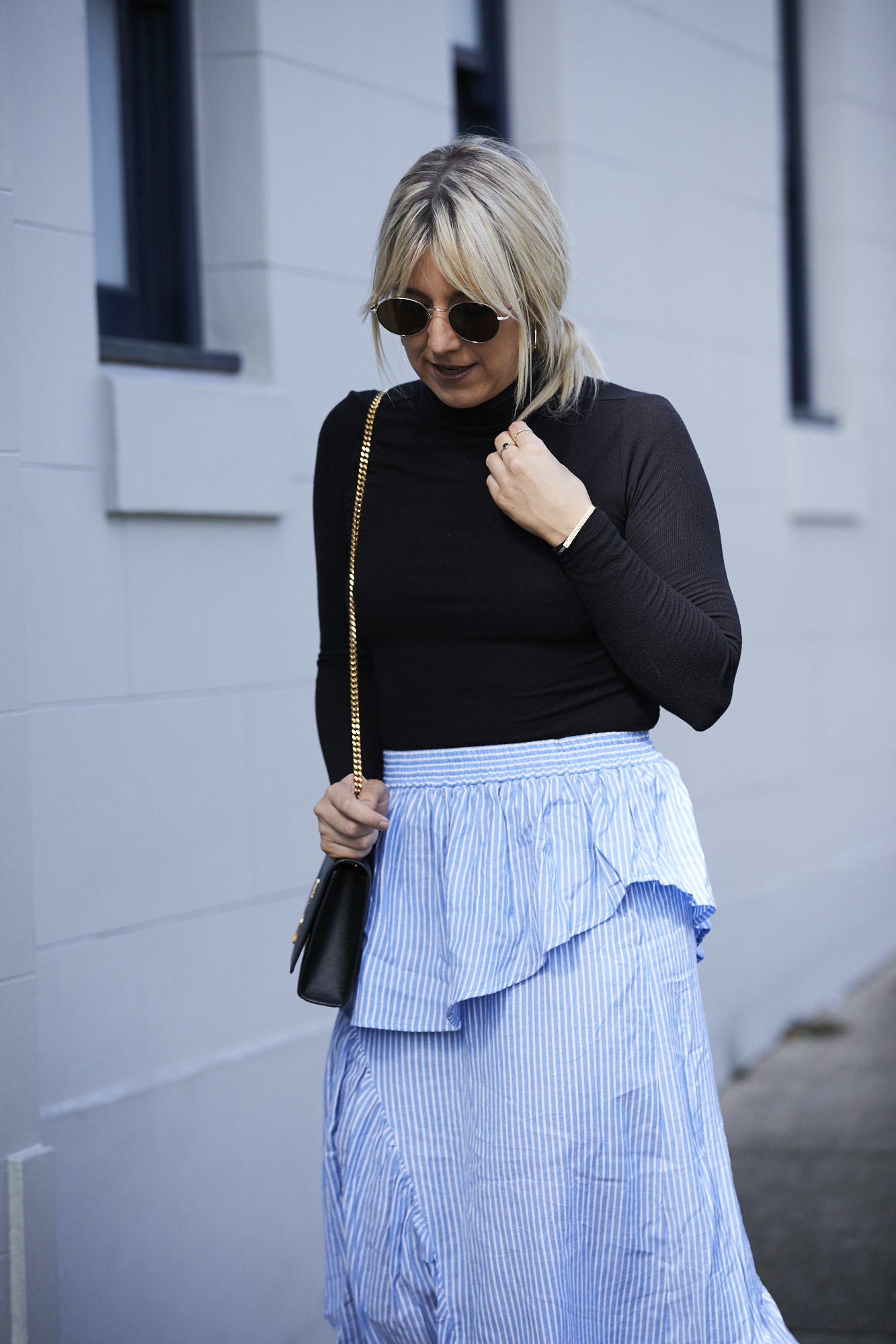 How To Wear A Ruffle Skirt - Leather and Lattes
